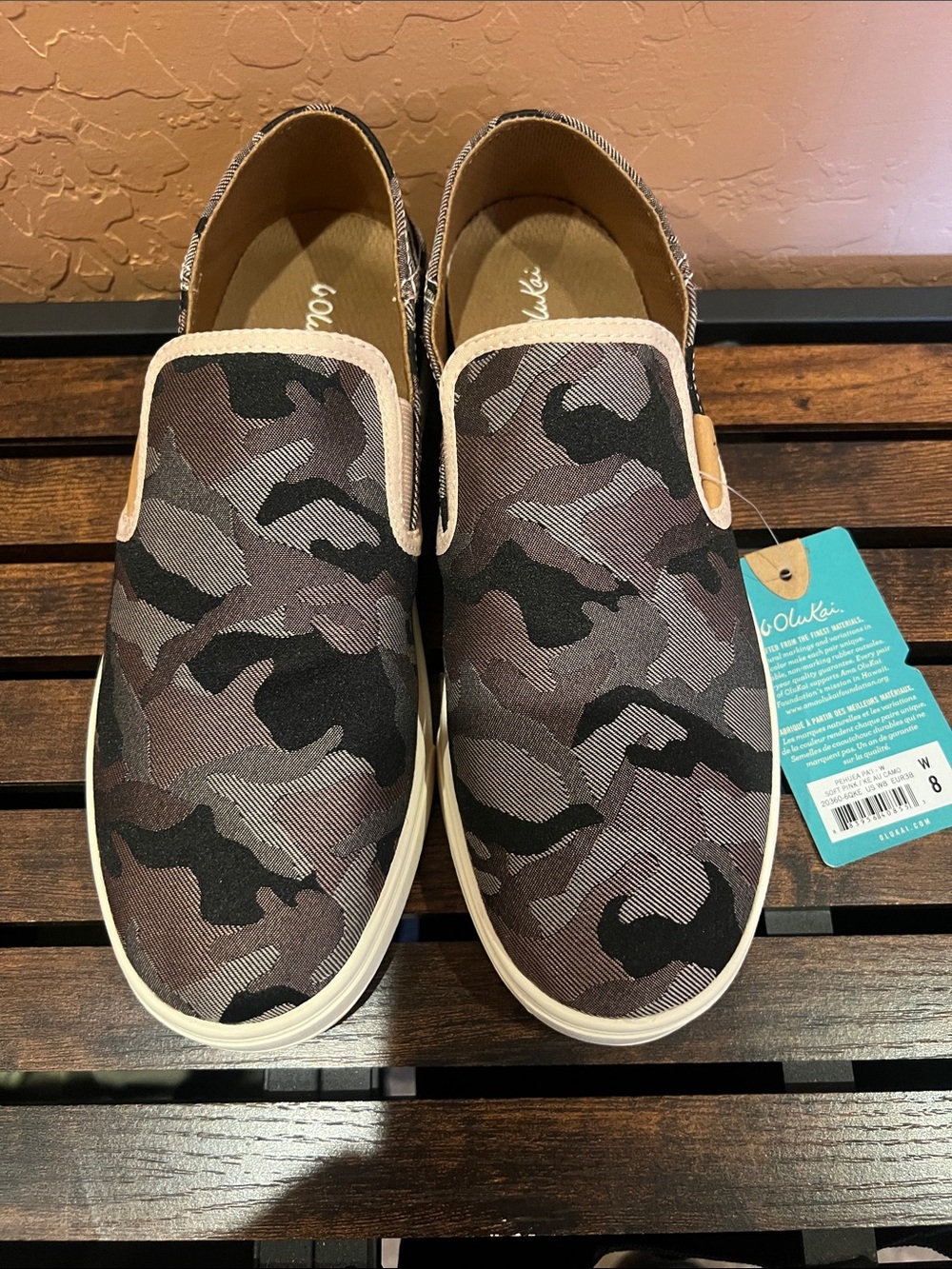 Womens OluKai shoes. NWT
